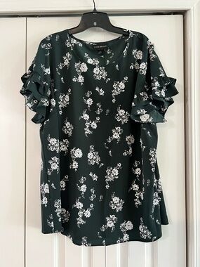 Lane Bryant Dark Green Floral Ruffle Sleeve Top